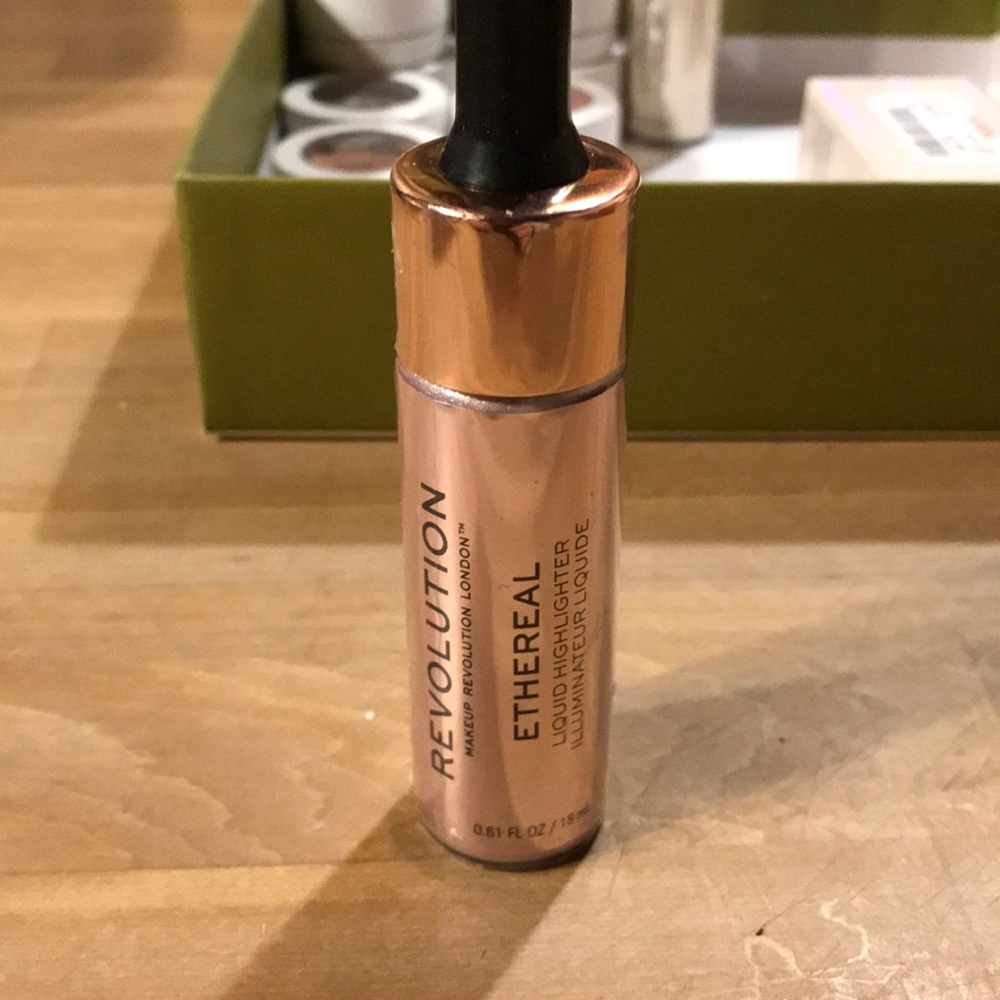 Revolution Ethereal liquid highlighter